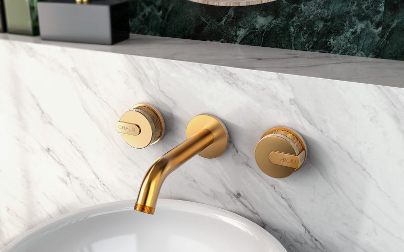 Wall-mounted 3 hole washbasin mixer in gold